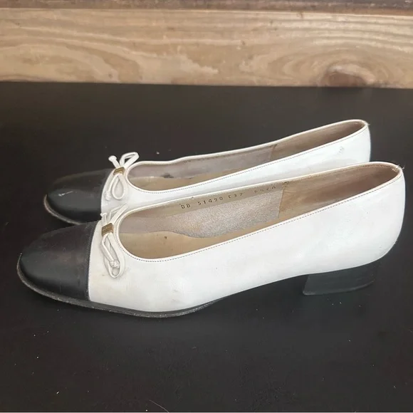 Salvatore Ferragamo Pumps Shoes Logo Monotone Women's 6.5 2A Black White Vtg - Picture 2 of 9